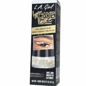 La girl hyper cake liner-white out